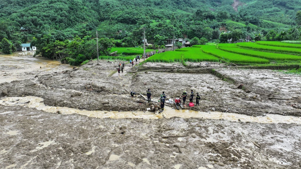 Mưa lũ kinh hoàng tấn công Lào Cai, gây thiệt hại nặng nề với 98 người tử vong và hàng nghìn vết nứt, sạt lở