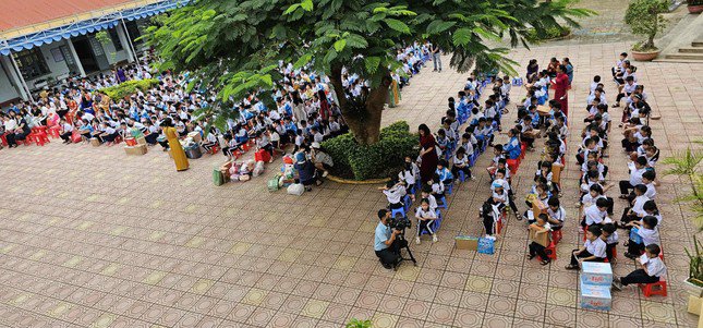 Trường Tiểu học Quang Trung tổ chức cho học sinh xem lại sự tàn phá của bão số 3