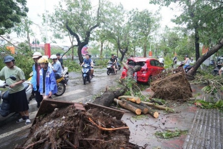 Hàng trăm tỷ đồng ủng hộ người dân bị thiệt hại bởi cơn bão số 3, có DN ủng hộ 250 tỷ