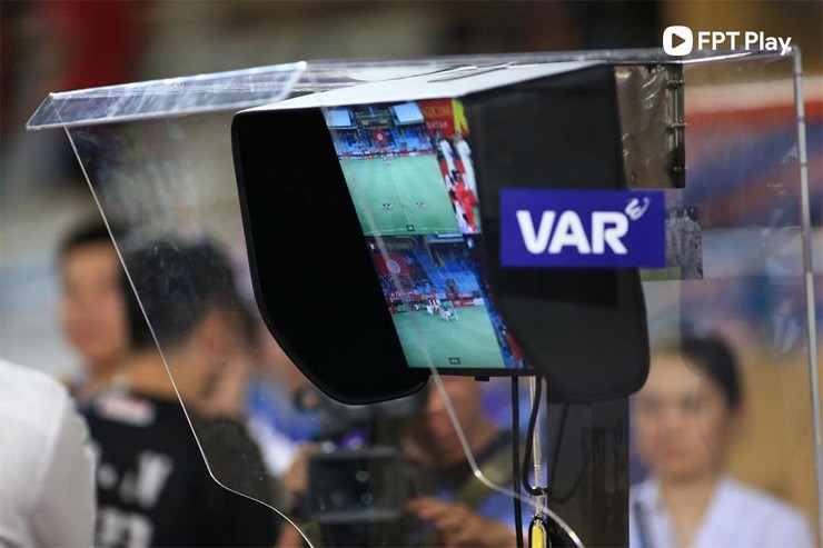 VAR sẽ được áp dụng rộng rãi hơn tại V.League mùa giải 2024/25 (Ảnh: VPF)