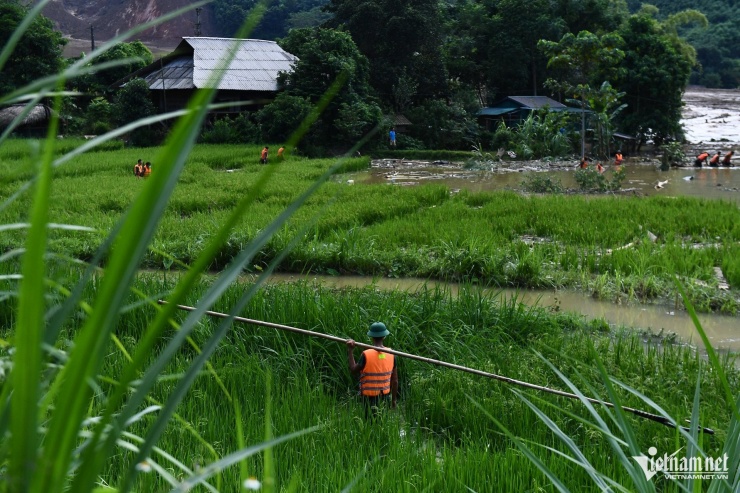 Những ngày chìm trong đau thương ở Làng Nủ - 11