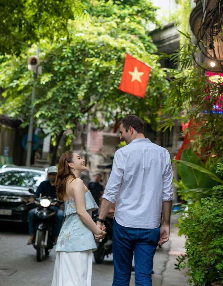 Lan Phương đã vào Đà Nẵng đoàn tụ với chồng Tây.&nbsp;
