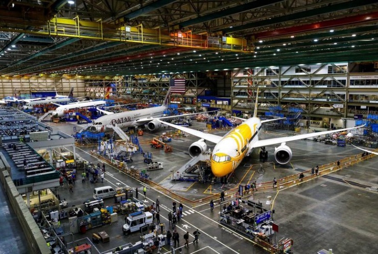 Bên trong một nhà máy lắp ráp của Boeing ở Mỹ. Ảnh: Reuters