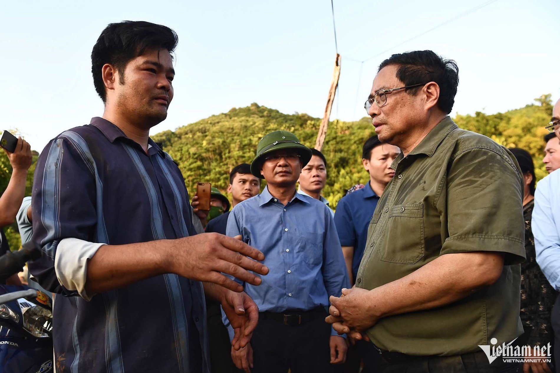 Thảm kịch Làng Nủ: Gọi tên con gái trong vô vọng, vợ gào khóc tìm chồng