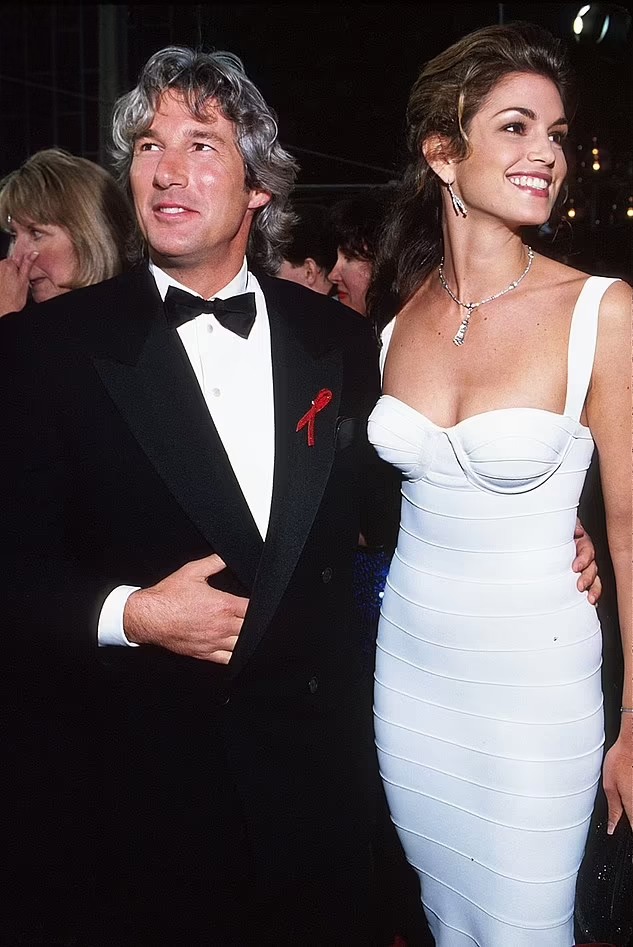 Cindy Crawford và Richard Gere tại Oscar 1993. Ảnh: Wire