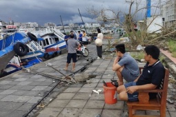 Du lịch - Tàu Hạ Long chật vật ngày đón khách trở lại