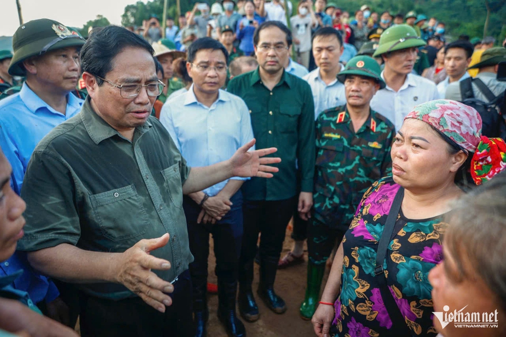 Thảm kịch Làng Nủ: Gọi tên con gái trong vô vọng, vợ gào khóc tìm chồng