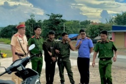 Bị dừng xe vì chạy quá tốc độ, nam thanh niên đánh công an để lấy lại xe