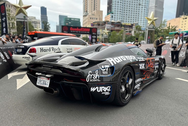 Siêu phẩm triệu đô lăn bánh trên đường phố Việt cùng hành trình Gumball 3000 - 8