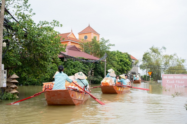 Tràng An trở lại, mang theo tấm lòng của người lái đò