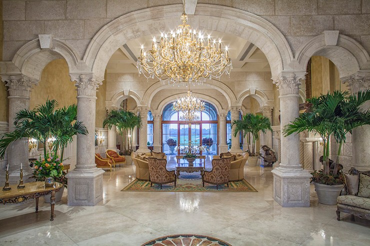 Những người muốn gia nhập CLB golf của cựu Tổng thống Trump cần khá nhiều tiền. Chí đăng ký thành viên là từ 100.000 - 150.000 USD, cộng thêm phí thường niên 25.000 USD và một khoản phí đồ ăn và nước uống tối thiểu 1.800 USD/năm.
