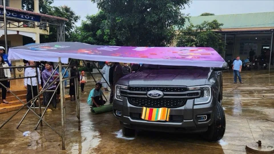 Vụ tai nạn thương tâm tại Đắk Lắk: Phụ huynh lùi ô tô trong sân trường, cán tử vong học sinh lớp 2