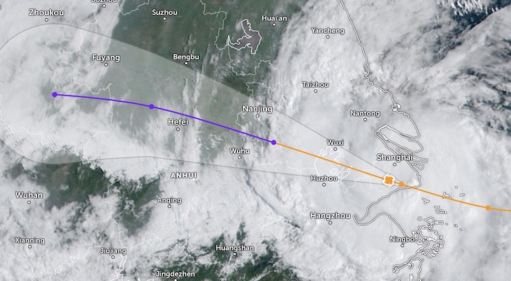 Bebinca là cơn bão mạnh nhất đổ bộ trực tiếp vào Thượng Hải kể từ năm 1949. Ảnh: Zoom Earth.