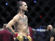 Thể thao - Võ sĩ đòi kế vị "Gã điên" McGregor, thua tức tưởi "Người máy" ở UFC