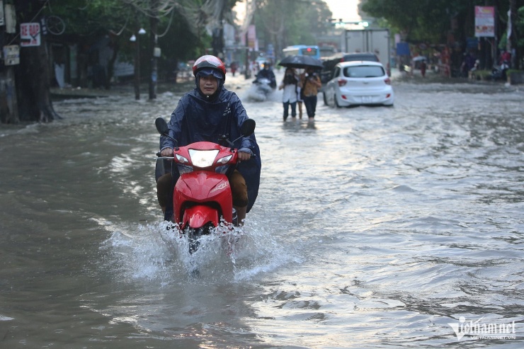 Dự báo thời tiết 17/9/2024: Áp thấp nhiệt đới mạnh thành bão số 4, mưa lớn đổ bộ trên cả nước