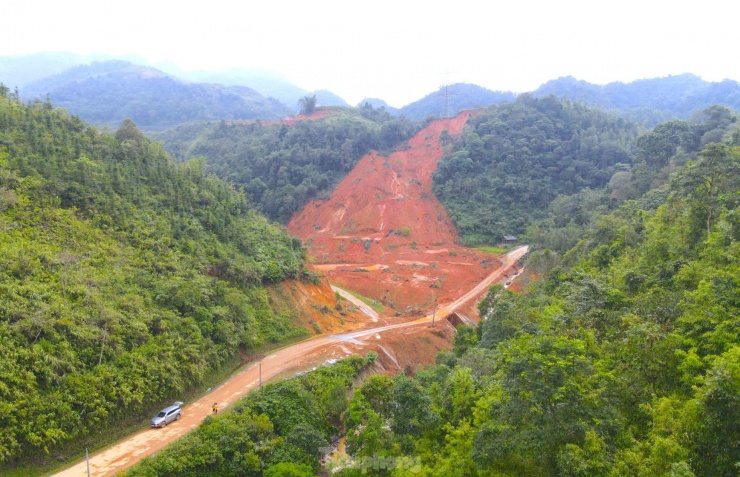 Thảm họa sạt lở núi ở Cao Bằng: Hơn 40 người tử vong và mất tích, đau thương bao trùm