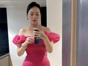 Thời trang - Phan Như Thảo được khen 'dáng đẹp như xưa' khi mặc đầm bó