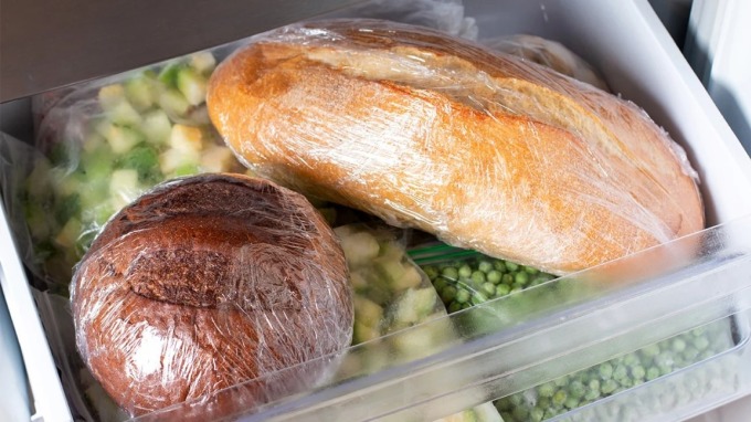 Bánh mì để lạnh được cho là tạo ra tinh bột kháng, nhờ đó giảm chỉ số GI, lý tưởng cho việc giảm mỡ, giảm cân, ổn định đường huyết.