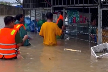 Mưa suốt đêm, Phú Quốc có nơi ngập gần một mét