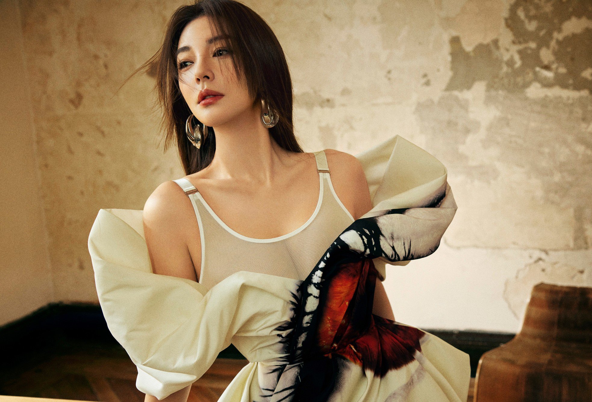 Trương Vũ Kỳ có vóc dáng nóng bỏng, đẹp tựa Song Hye Kyo.