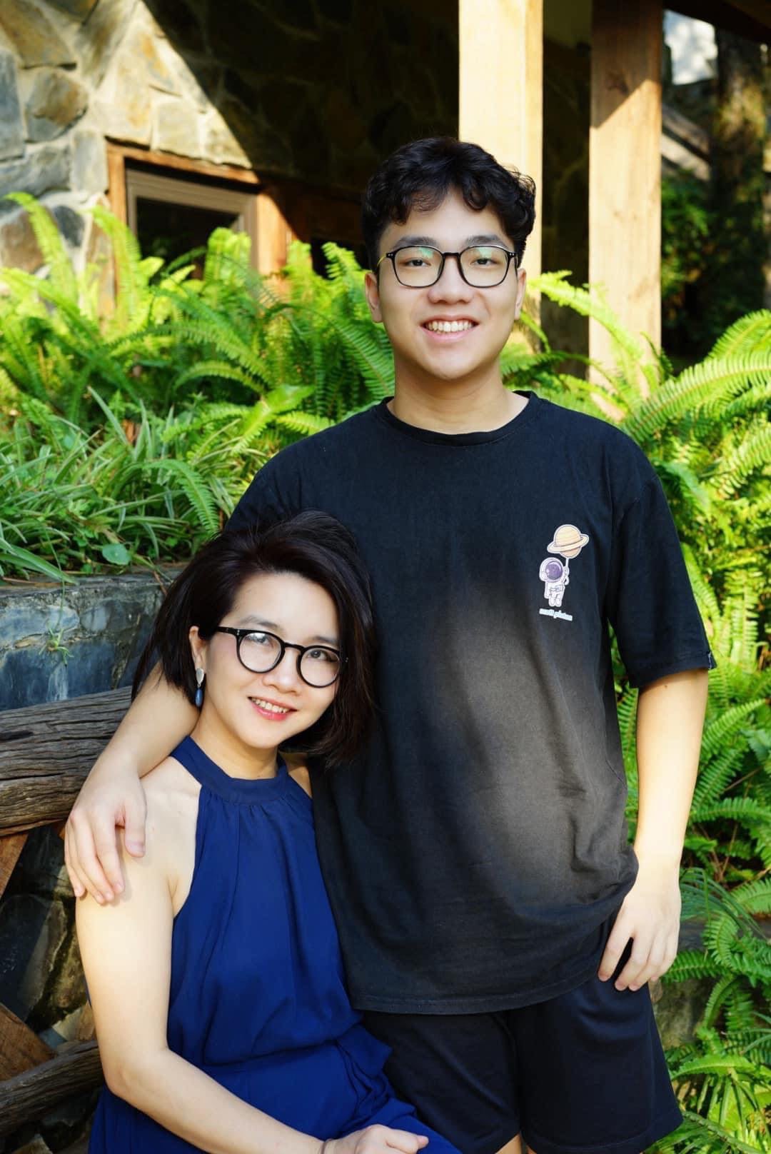 Nguyễn Trọng Phan và mẹ