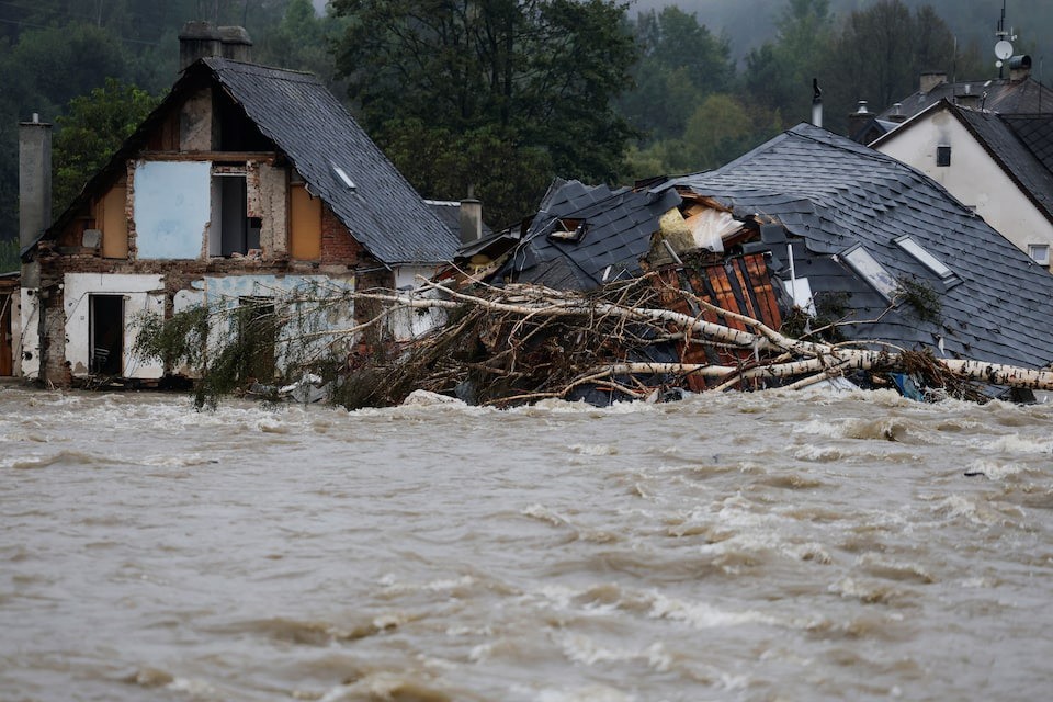 Ngập nặng ở thị trấn Jesenik, Cộng hòa Séc. Ảnh: Reuters