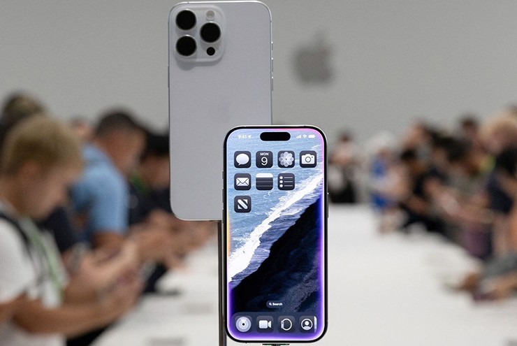 iPhone 16 Pro is a smartphone model that will be available from September 20.