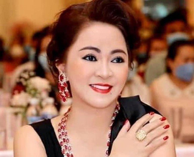 B&agrave; Nguy&#7877;n Ph&#432;&#417;ng H&#7857;ng &#273;&atilde; &#273;&#432;&#7907;c ra t&ugrave;