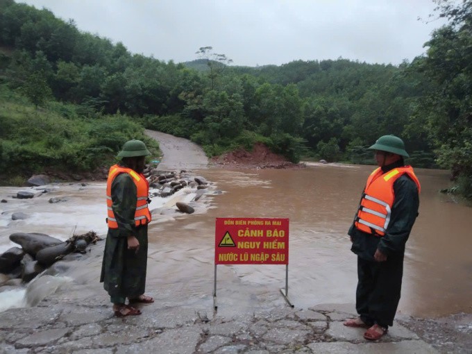 Đồn biên phòng Ra Mai chốt trực ở ngầm tràn qua xã Trọng Hóa, huyện Minh Hóa. Ảnh: Xuân Hoa