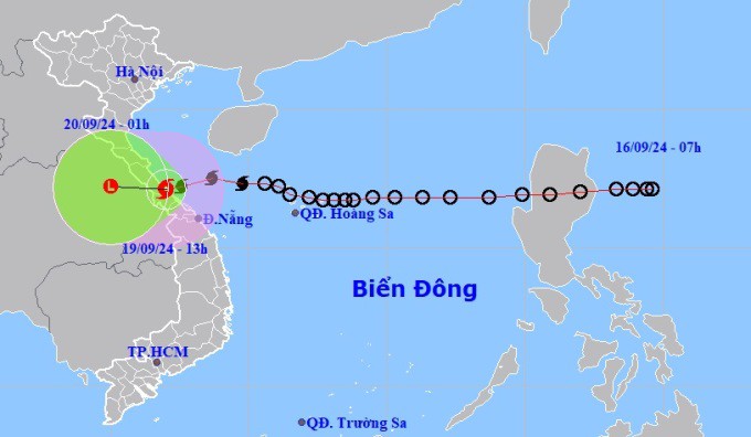 Dự báo đường đi và khu vực ảnh hưởng của bão Soulik lúc 13h hôm nay. Ảnh: NCHMF