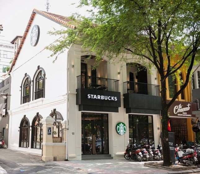 Starbucks liên tiếp đóng nhiều cửa hàng.