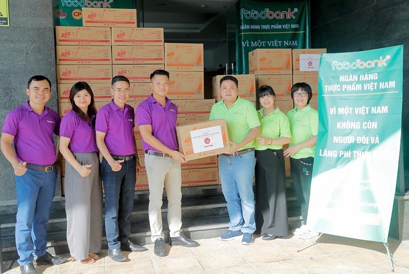 Mondelez Kinh Đô tiếp tục gửi tặng hơn 2,300 thùng bánh kẹo, tương đương 66,400 hộp sản phẩm để cứu trợ khẩn cấp cho đồng bào vùng bão lũ