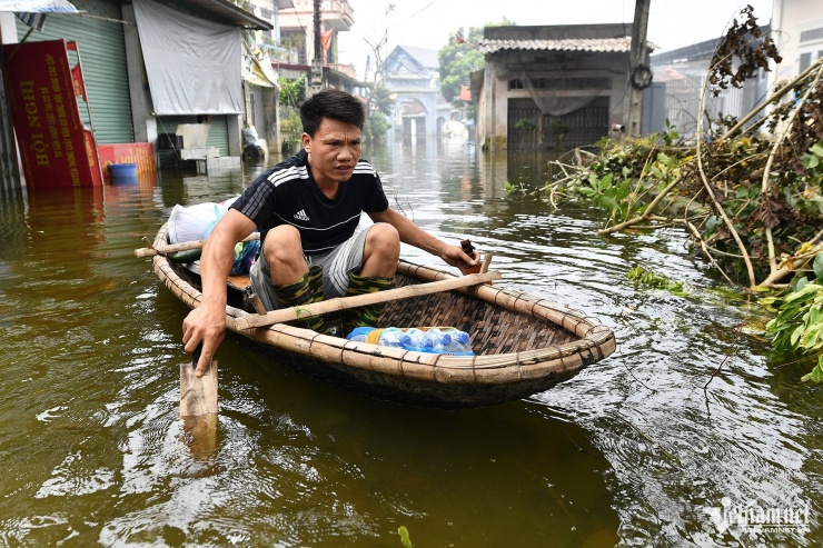 Nước không rút, rốn lũ ở Chương Mỹ 'hóa cảnh nước nổi miền Tây' - 10