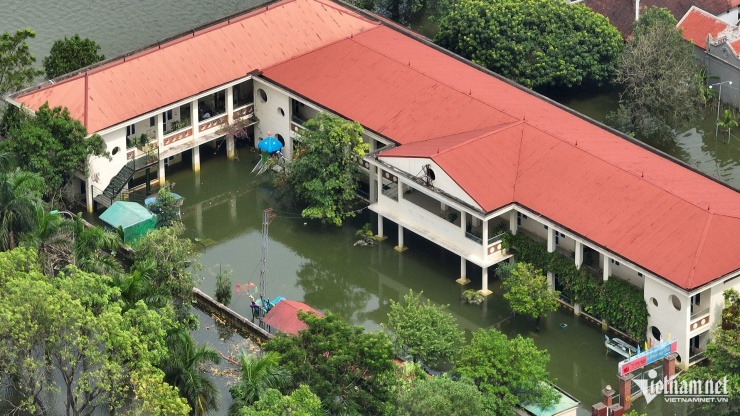 Lũ dữ tàn phá Chương Mỹ, người dân chấp nhận sống xa nhà hàng tháng trời