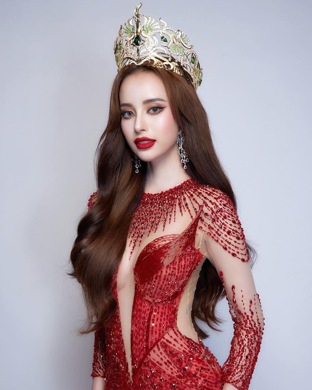 Người đẹp Thitaree Pongtonsaton đãgiành chiến thắng tại cuộc thi Miss Grand Saraburi 2025. Cô giànhquyền đại diện cho tỉnh Saraburi tại cuộc thi Hoa hậu Hòa bình TháiLan 2025.