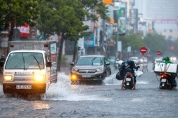 Tin tức trong ngày - Miền Trung tiếp tục mưa lớn, lũ trên sông Gianh lên nhanh