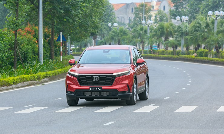 Giá xe Honda CR-V tháng 9/2024, giảm 50% lệ phí trước bạ - 1