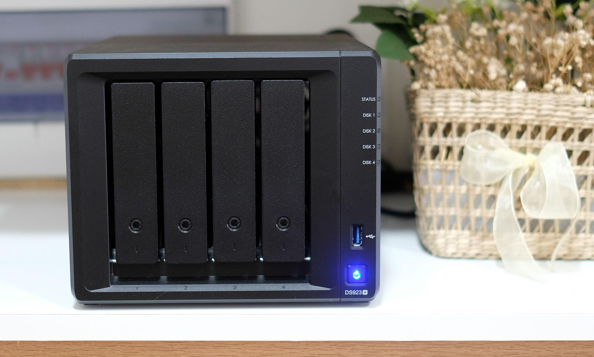 Synology NAS DS923+ có kiểu dáng nhỏ gọn.