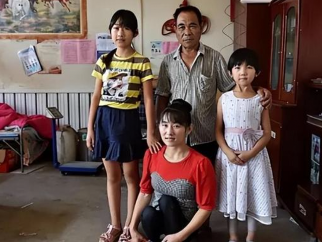 Nghị lực sống của người phụ nữ '4 chân'