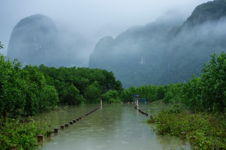 Ngắm ‘làng du lịch tốt nhất thế giới’ đẹp như tranh trong nước lũ