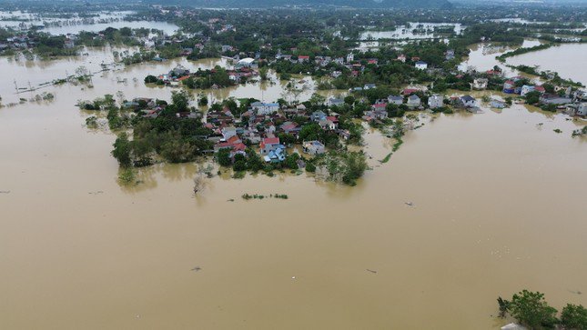 Nhiều khu vực tại huyện Chương Mỹ vẫn bị ngập úng do mưa lũ