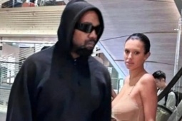 Thời trang - Vợ Kanye West mặc đồ 'như đi ngủ' khi shopping ở Tokyo