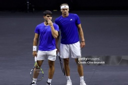 Alcaraz - Zverev thua sốc đánh đôi, Tsitsipas thị uy sức mạnh ở Laver Cup