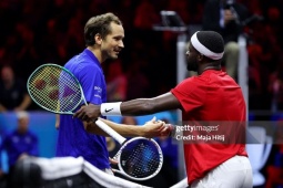 Thể thao - Video tennis Medvedev - Tiafoe: Ngược dòng ngỡ ngàng (Laver Cup)