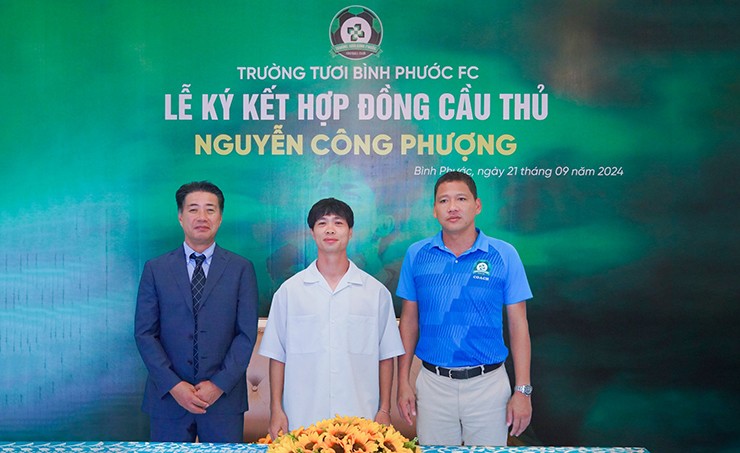 Công Phượng ký hợp đồng với CLB Trường Tươi Bình Phước.