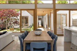 Kinh doanh - Ngôi nhà với cánh cửa sổ đặc biệt mang cả ánh sáng tự nhiên vào bên trong