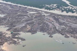 Tin tức trong ngày - 'Núi' rác khổng lồ đang 'tấn công' vịnh Hạ Long