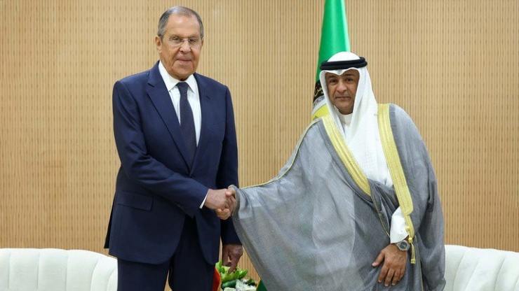 Bộ trưởng Ngoại giao Nga Sergey Lavrov và Tổng Thư ký Hội đồng hợp tác vùng Vịnh Jasem Mohamed Albudaiwi tại Riyadh, Saudi Arabia.