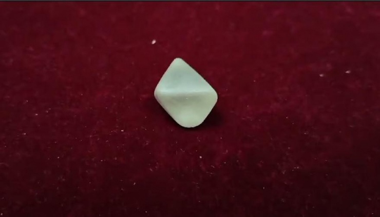 Viên kim cương nặng 32,80 carat.