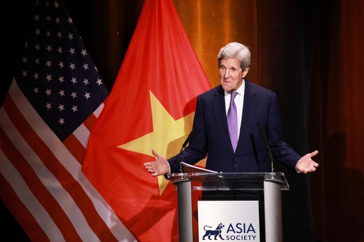 Cựu Ngoại trưởng John Kerry phát biểu. Ảnh: TTXVN